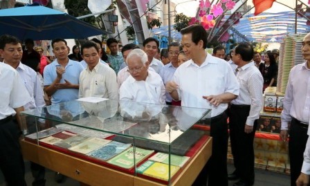 Premier visita calle de flores y fiesta de libros en Ciudad Ho Chi Minh - ảnh 1