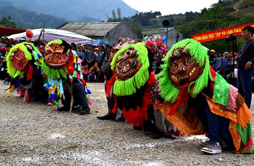 Los Tay reciben alegremente la fiesta tradicional - ảnh 4