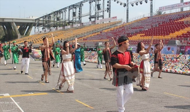 Introducen rasgos culturales vietnamitas en festival de Chingay en Singapur - ảnh 1