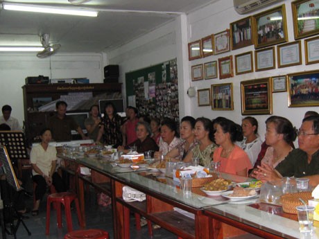 Se reúnen compatriotas vietnamitas en Laos en saludo al Año Nuevo Lunar - ảnh 1