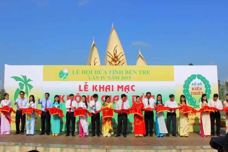 Inaugurado IV Festival del coco Ben Tre 2015 - ảnh 1