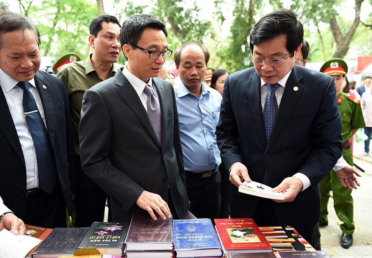 Fiesta en saludo al Día Nacional del Libro  - ảnh 1