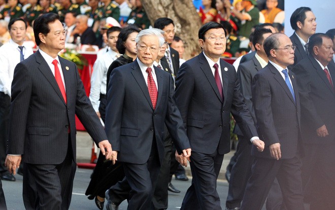 Recuerda Vietnam la reunificación nacional con mitin y desfile militar  - ảnh 1