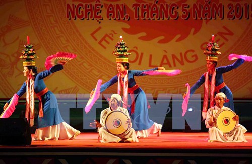 Comienza Festival Cultural de las Etnias del Centro de Vietnam 2015 - ảnh 1