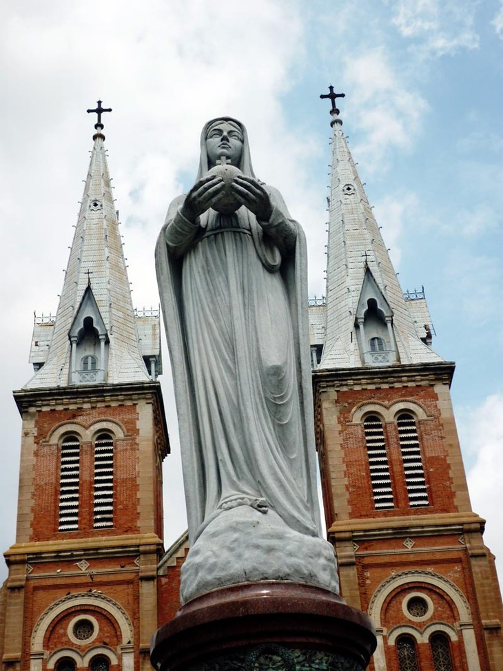 Descubrir la belleza de la Catedral de Ciudad Ho Chi Minh - ảnh 3