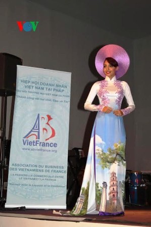 Llevar el “ao dai” de Vietnam al mundo - ảnh 2