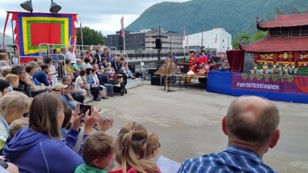 Arte de marionetas de agua de Vietnam en Noruega  - ảnh 1