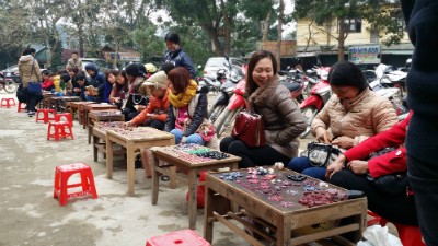 Mercado de piedras preciosas de Luc Yen - ảnh 1