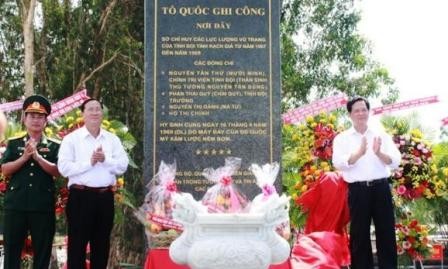 Premier vietnamita asiste a la colocación de lápida conmemorativa en Kien Giang  - ảnh 1