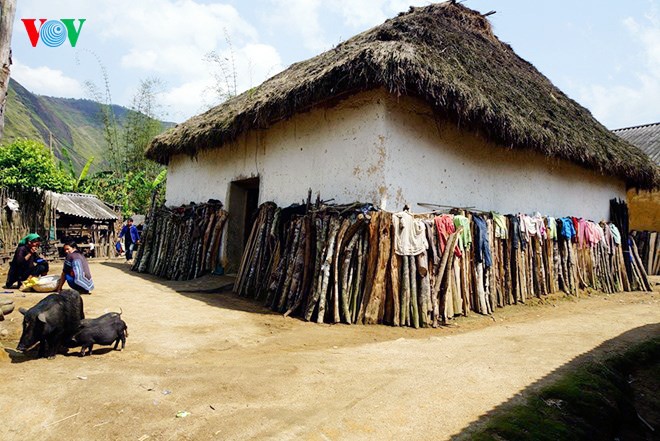 Vivienda tradicional de los Ha Nhi en la montaña Kin Chu Phìn - ảnh 8