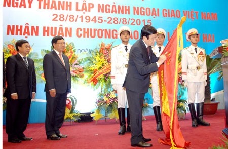 Conmemoran 70 años de historia del sector diplomático de Vietnam - ảnh 1