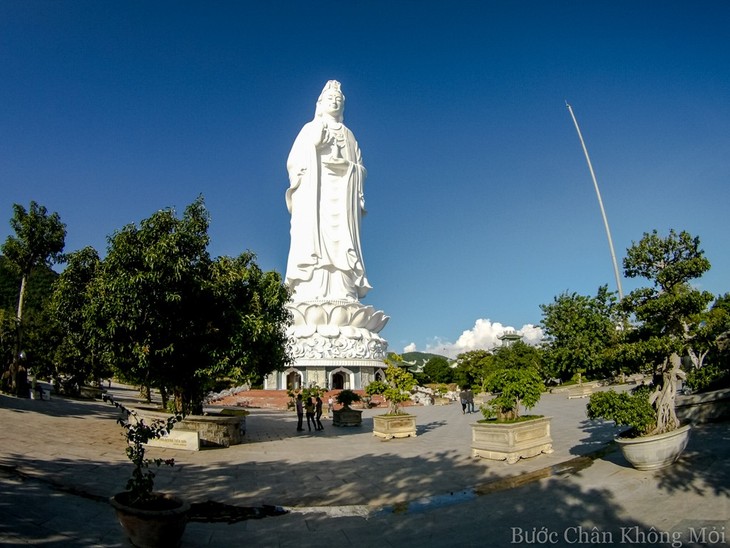 Panorama de Da Nang visto desde la península de Son Tra - ảnh 1