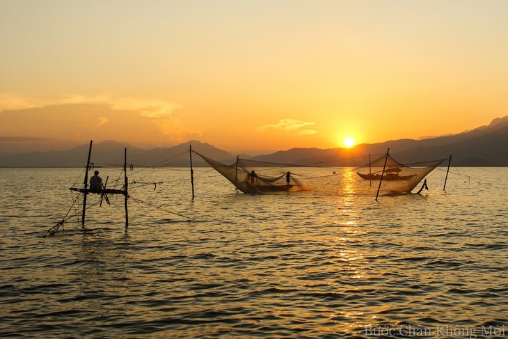 Panorama de Da Nang visto desde la península de Son Tra - ảnh 15