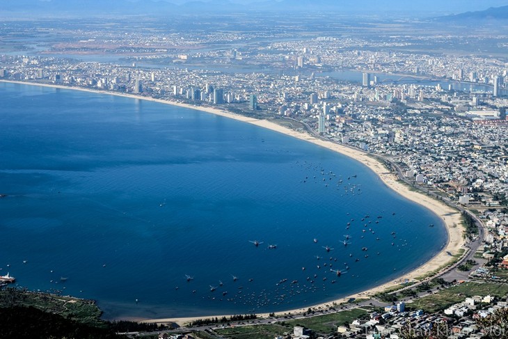 Panorama de Da Nang visto desde la península de Son Tra - ảnh 6