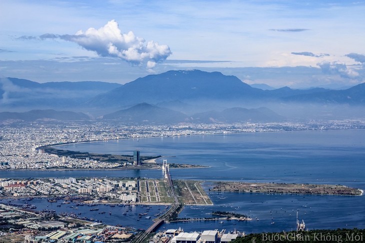 Panorama de Da Nang visto desde la península de Son Tra - ảnh 7