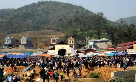 Pho Bang, cabecera pacífica en montañas rocosas de Dong Van - ảnh 2