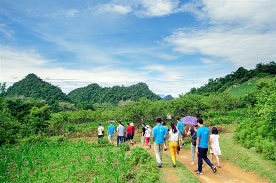 Recorrido de la aldea de la etnia Mong en Son La - ảnh 1