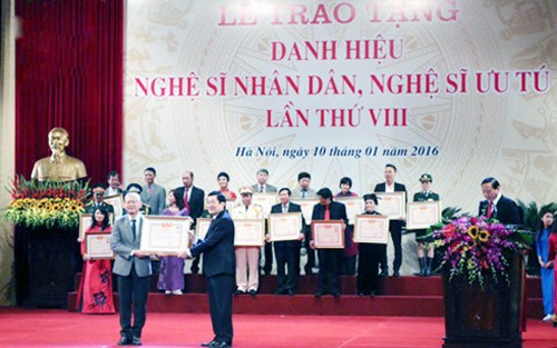 VIII edición de premiación para artistas destacados y populares de Vietnam - ảnh 1