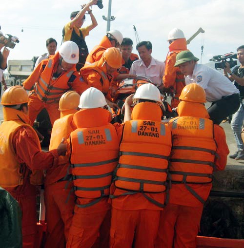 Labores anónimas de combatientes y compatriotas del distrito de Truong Sa - ảnh 2