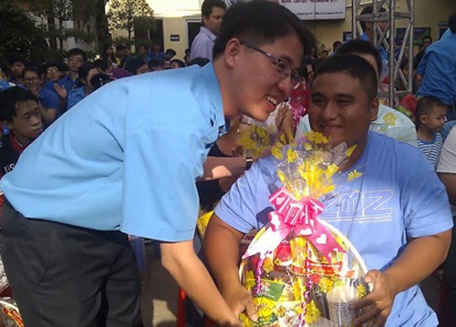 Entregan presentes a jóvenes con discapacidad en Ciudad Ho Chi Minh - ảnh 1