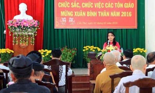 Dirigentes de localidades sureñas felicitan a creyentes religiosos en ocasión del Tet 2016 - ảnh 1