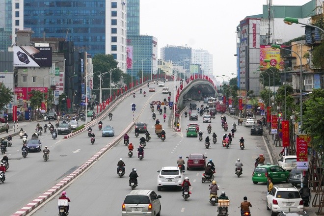 Hanoi recibe el Tet con flores y luces brillantes  - ảnh 6