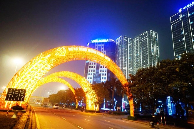 Hanoi recibe el Tet con flores y luces brillantes  - ảnh 8