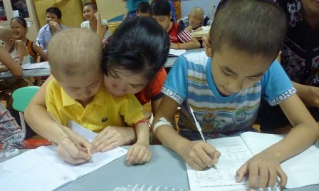 Clase especial para niños con cáncer - ảnh 1