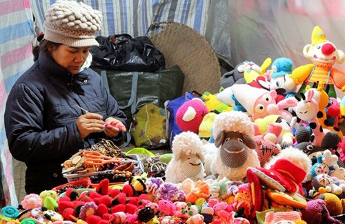 Mercado nocturno de Da Lat, originalidad cultural de la Meseta Occidental de Vietnam - ảnh 1