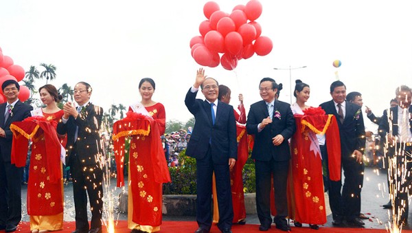 Presidente parlamentario en acto inaugural del puente Cua Dai - ảnh 1