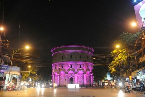 Los Países Bajos iluminan la torre de agua Hang Dau en Hanoi - ảnh 1