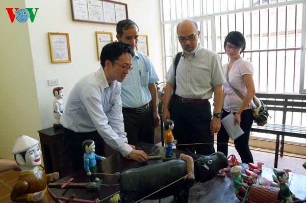 Teatro de títeres acuáticos de los campesinos- artistas de Hong Phong  - ảnh 5