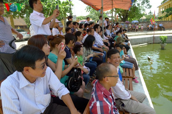 Teatro de títeres acuáticos de los campesinos- artistas de Hong Phong  - ảnh 3