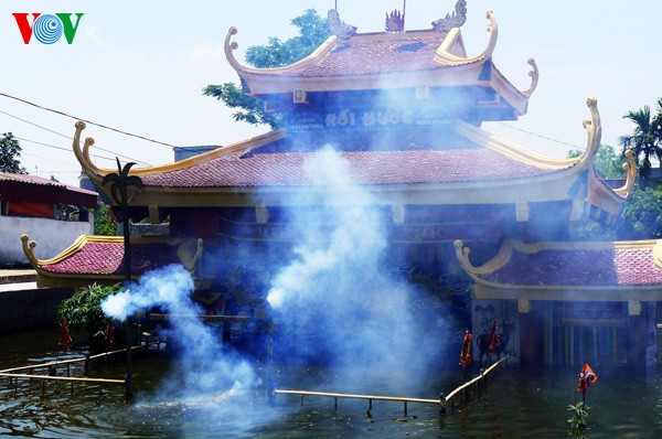 Teatro de títeres acuáticos de los campesinos- artistas de Hong Phong  - ảnh 1