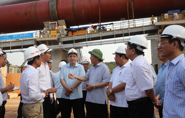  Revisan la marcha de proyectos de inversiones importantes en Nghe An - ảnh 1