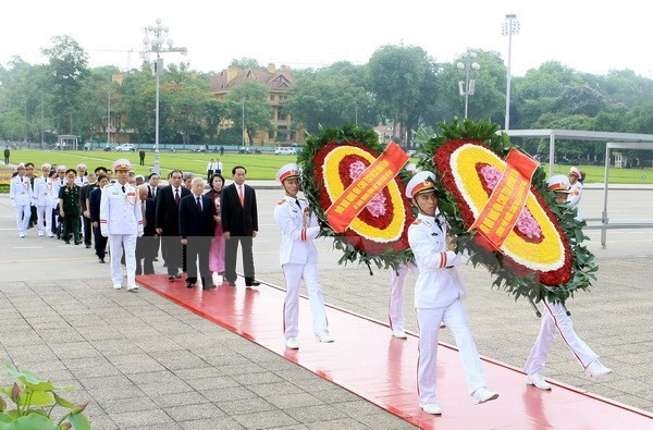 Conmemoración del aniversario 126 del natalicio de Ho Chi Minh en el país y exterior - ảnh 1