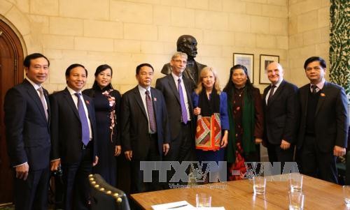 Vietnam y Reino Unido afianzan cooperación parlamentaria - ảnh 1