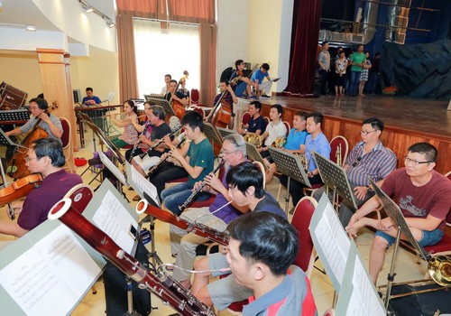 Obra teatral “Lá đỏ”, armonía de música académica y tradicional de Vietnam - ảnh 1