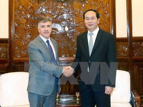 Agradece Vietnam contribución del embajador argentino al fomento de relaciones - ảnh 1