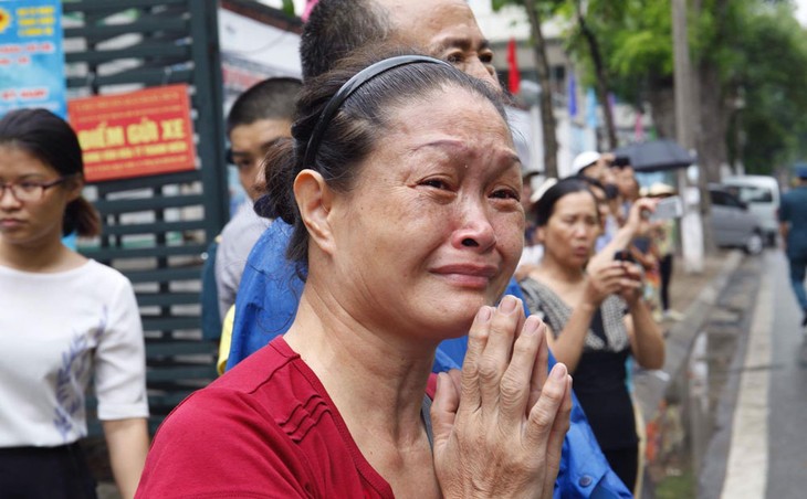 Efectúan en Hanoi solemnes funerales de la tripulación de avión accidentado - ảnh 3