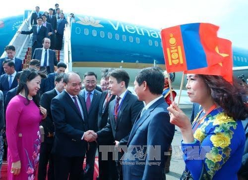 Premier vietnamita visita Mongolia  - ảnh 1