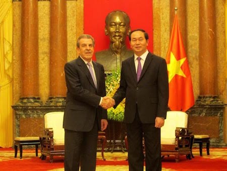 Presidente vietnamita recibe al ex jefe del Estado chileno - ảnh 1