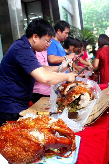 Voz de Vietnam conmemora 71 aniversario de su fundación con Feria humanitaria  - ảnh 3