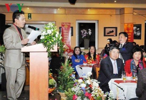 Vietnamitas residentes en Alemania celebran la Liberación de Hanoi - ảnh 1