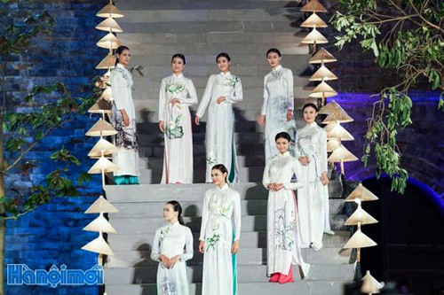 Festival de Ao Dai de Hanoi 2016 transmite mensaje cultural al público mundial - ảnh 3