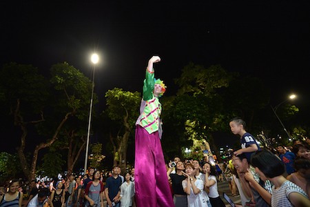 Bulliciosas calles peatonales en Hanoi  - ảnh 2