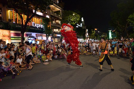 Bulliciosas calles peatonales en Hanoi  - ảnh 6