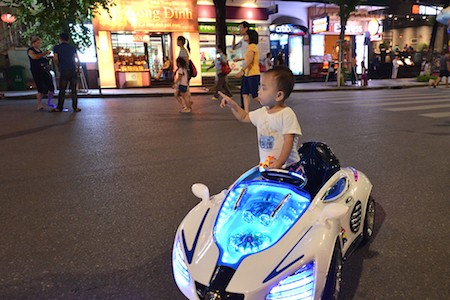 Bulliciosas calles peatonales en Hanoi  - ảnh 11