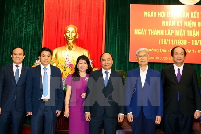 Primer ministro vietnamita visita An Giang y barrio hanoyense de Dien Bien - ảnh 2