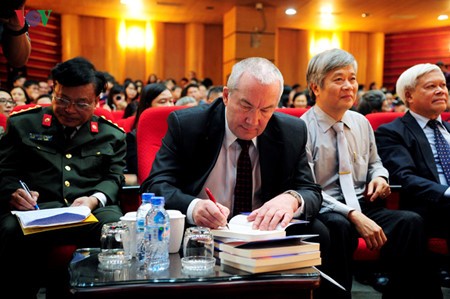 Publican en Hanoi libro “La familia del presidente Vladimir Putin” - ảnh 2